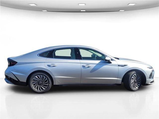 new 2025 Hyundai Sonata Hybrid car, priced at $31,345