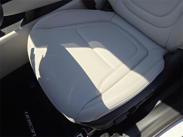 new 2025 Hyundai TUCSON Hybrid car, priced at $38,405