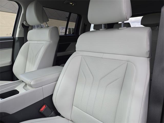 used 2025 Hyundai Santa Fe car, priced at $31,893