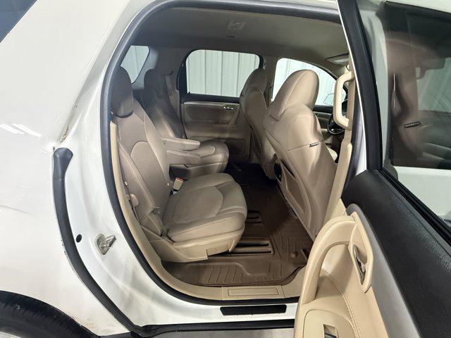 used 2010 Saturn Outlook car, priced at $3,295