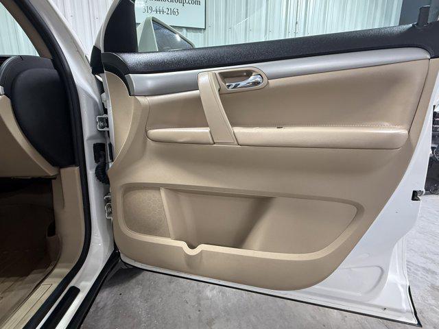 used 2010 Saturn Outlook car, priced at $3,295