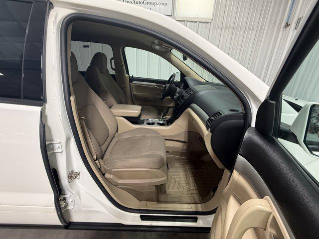 used 2010 Saturn Outlook car, priced at $3,295