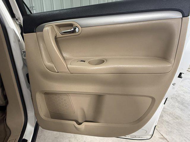 used 2010 Saturn Outlook car, priced at $3,295