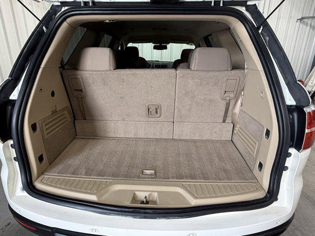 used 2010 Saturn Outlook car, priced at $3,295