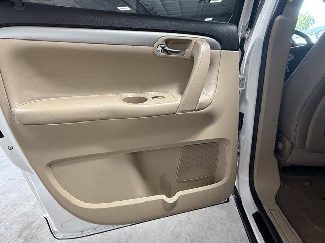 used 2010 Saturn Outlook car, priced at $3,295