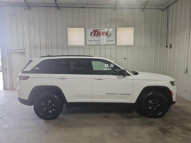 new 2024 Jeep Grand Cherokee car, priced at $42,722