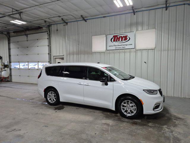 new 2025 Chrysler Pacifica car, priced at $41,427