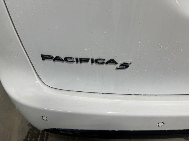 new 2024 Chrysler Pacifica car, priced at $43,577