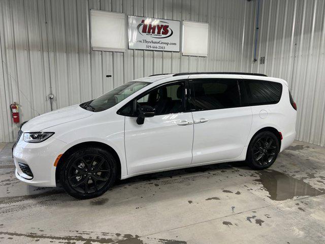 new 2024 Chrysler Pacifica car, priced at $41,312