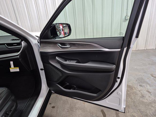 new 2025 Jeep Grand Cherokee L car, priced at $44,990