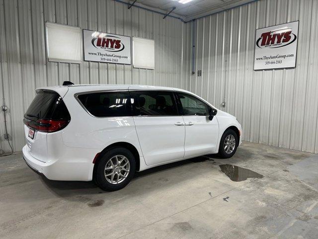 new 2024 Chrysler Pacifica car, priced at $43,468