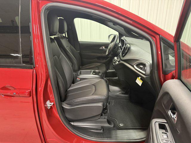 new 2026 Chrysler Pacifica car, priced at $43,569