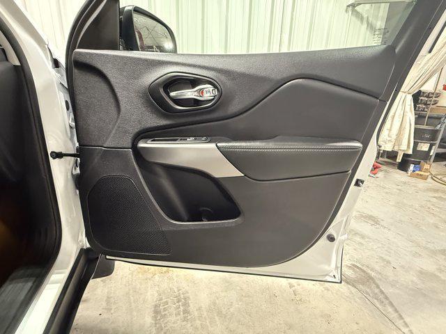 used 2022 Jeep Cherokee car, priced at $27,158