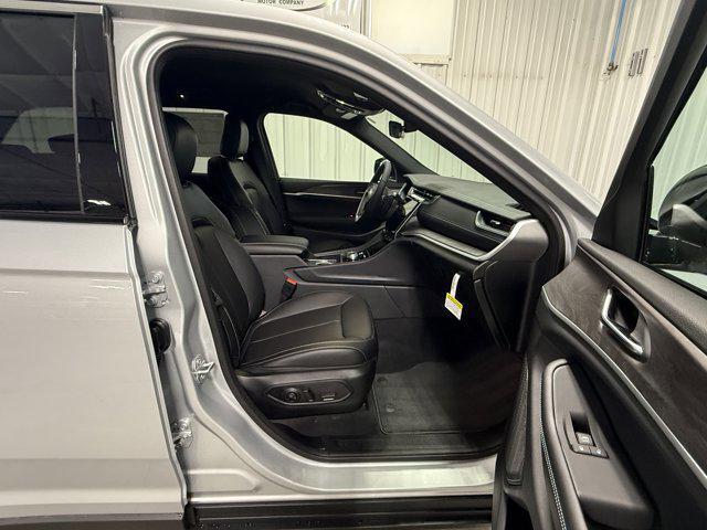 new 2025 Jeep Grand Cherokee car, priced at $42,931