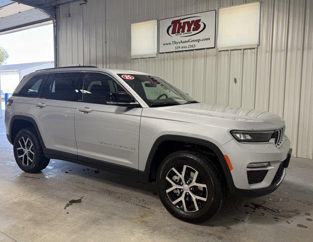 new 2025 Jeep Grand Cherokee car, priced at $42,931