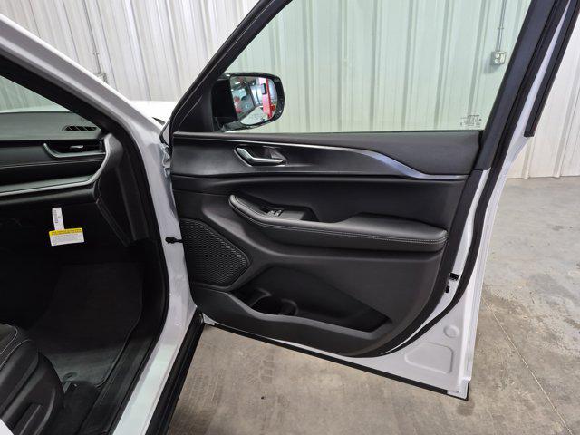 new 2025 Jeep Grand Cherokee L car, priced at $42,990