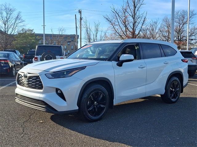 used 2022 Toyota Highlander car, priced at $35,711