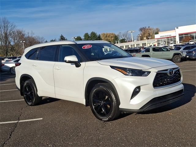 used 2022 Toyota Highlander car, priced at $35,711