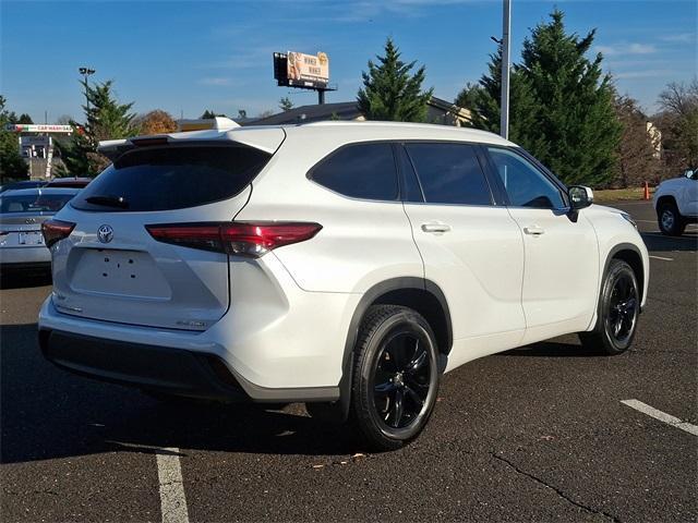 used 2022 Toyota Highlander car, priced at $35,711