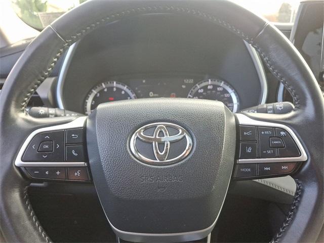 used 2022 Toyota Highlander car, priced at $37,758