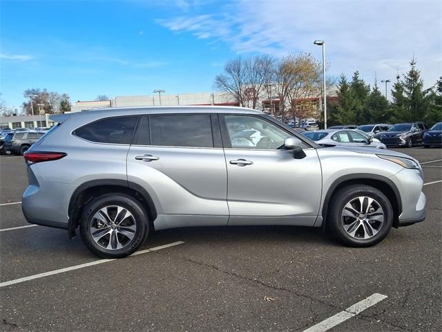 used 2022 Toyota Highlander car, priced at $37,758