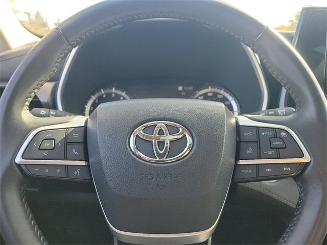 used 2023 Toyota Highlander car, priced at $38,800