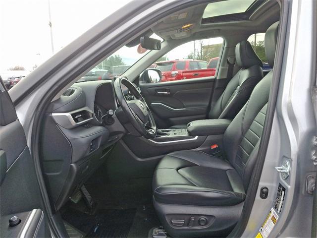 used 2021 Toyota Highlander car, priced at $31,965