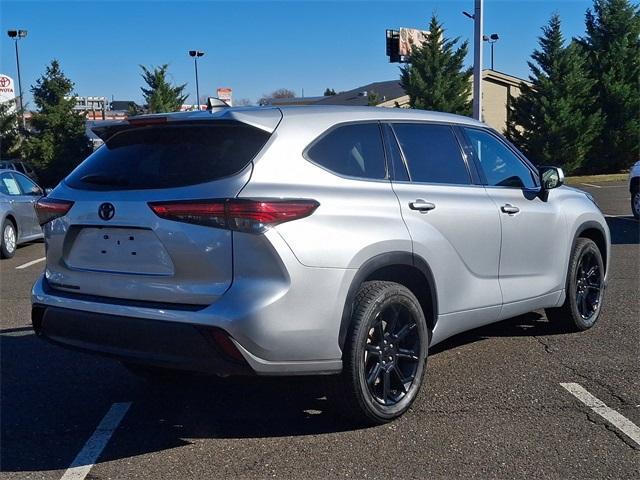 used 2022 Toyota Highlander car, priced at $27,500