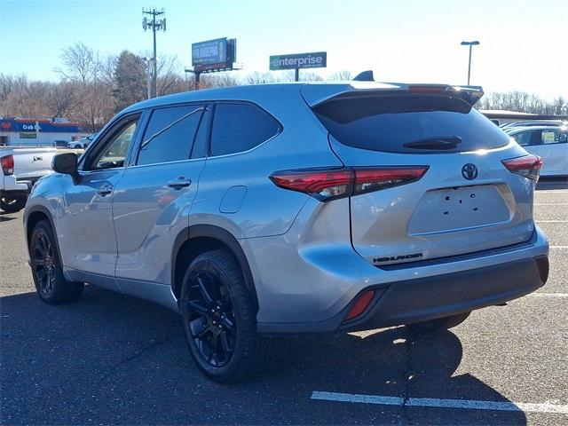 used 2022 Toyota Highlander car, priced at $27,500