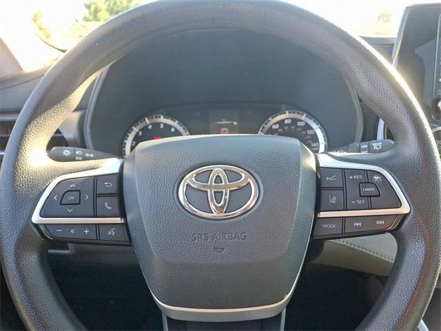 used 2022 Toyota Highlander car, priced at $27,500