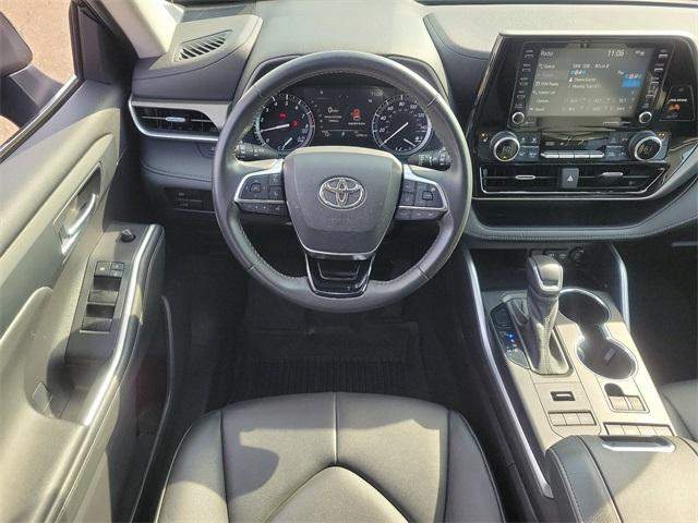 used 2021 Toyota Highlander car, priced at $34,999