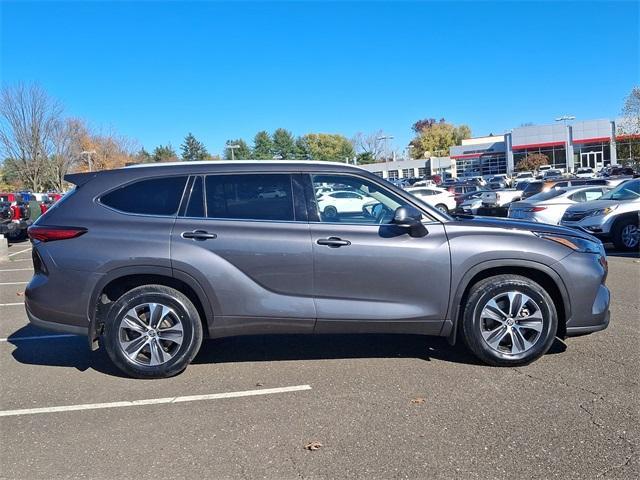 used 2022 Toyota Highlander car, priced at $35,130