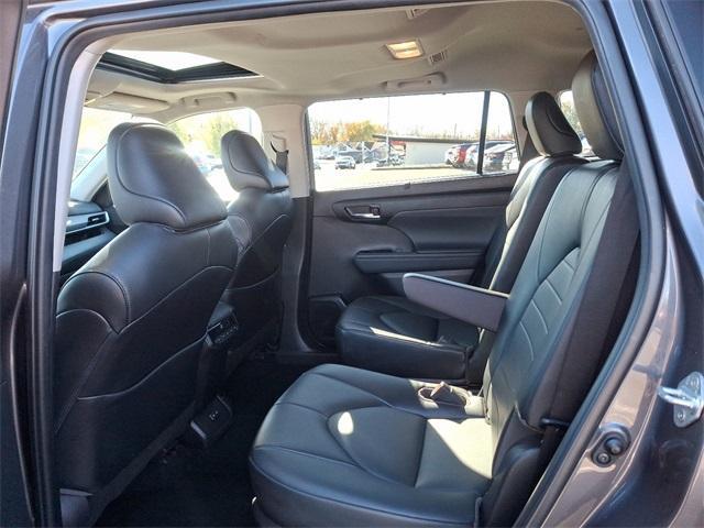 used 2022 Toyota Highlander car, priced at $35,130