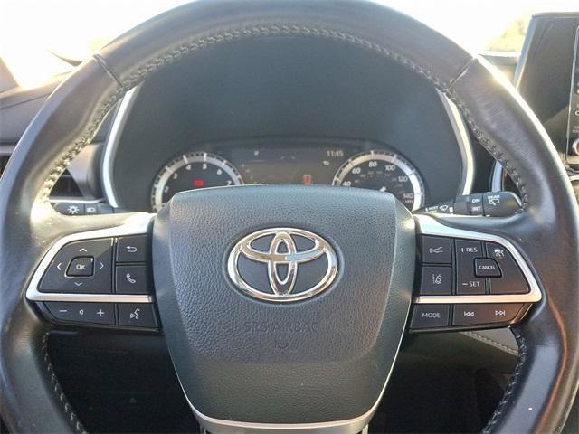 used 2022 Toyota Highlander car, priced at $35,130