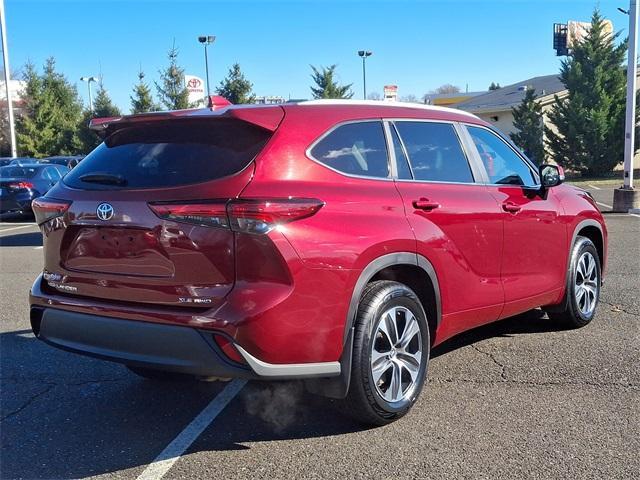 used 2023 Toyota Highlander car, priced at $39,227