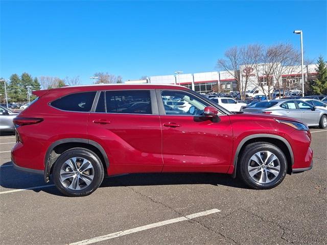 used 2023 Toyota Highlander car, priced at $39,227