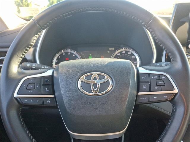 used 2023 Toyota Highlander car, priced at $38,993