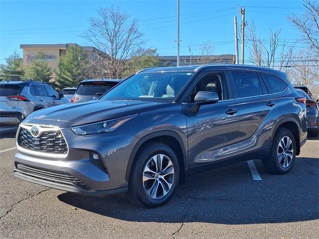 used 2023 Toyota Highlander car, priced at $38,993