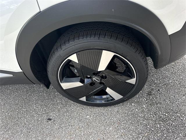 new 2025 Nissan Kicks car, priced at $32,030