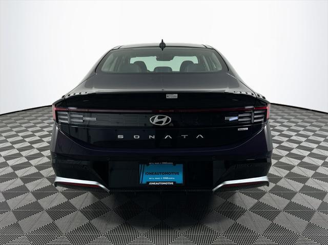 new 2025 Hyundai Sonata Hybrid car, priced at $37,990