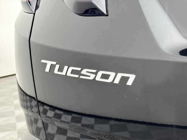 new 2025 Hyundai TUCSON Hybrid car, priced at $37,194