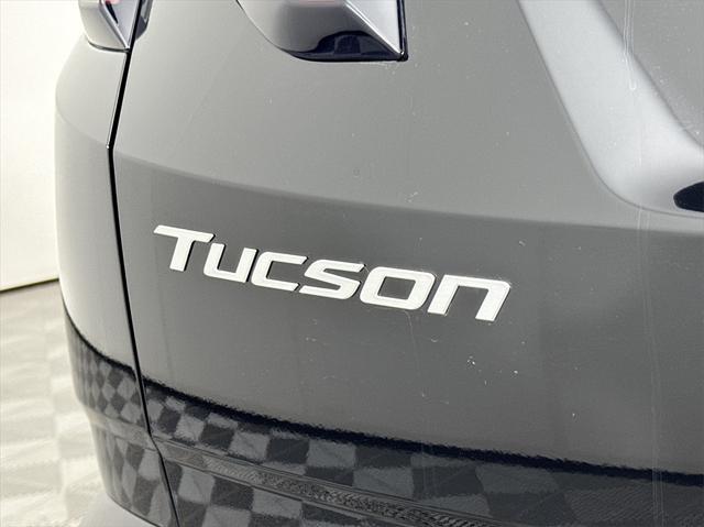 new 2025 Hyundai TUCSON Hybrid car, priced at $37,194