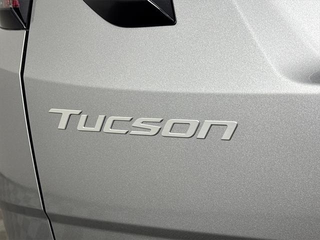 new 2025 Hyundai TUCSON Hybrid car, priced at $37,222