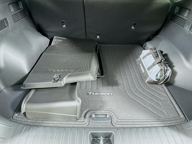 new 2025 Hyundai TUCSON Hybrid car, priced at $37,196