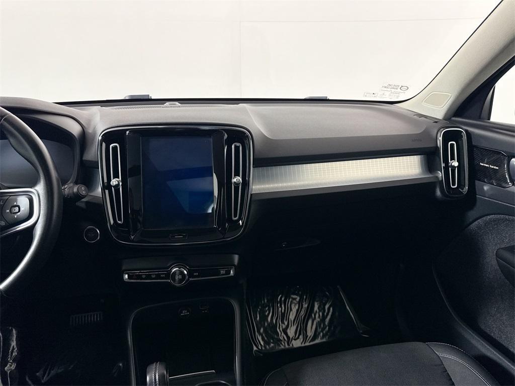 used 2020 Volvo XC40 car, priced at $21,422