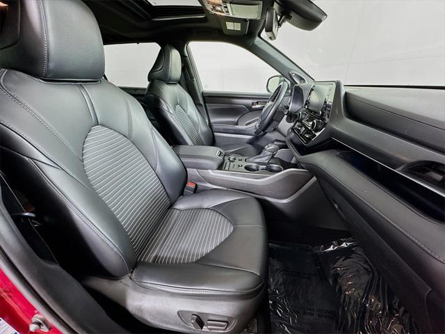 used 2021 Toyota Highlander car, priced at $34,992