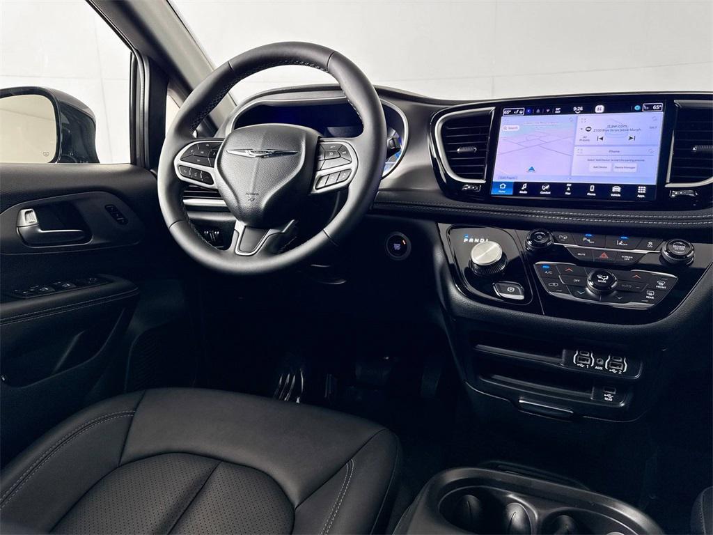 used 2025 Chrysler Pacifica Hybrid car, priced at $33,497