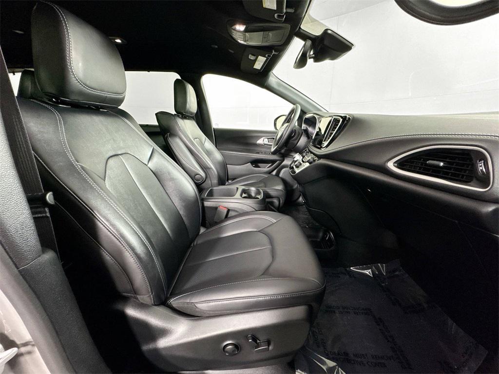 used 2025 Chrysler Pacifica Hybrid car, priced at $33,497