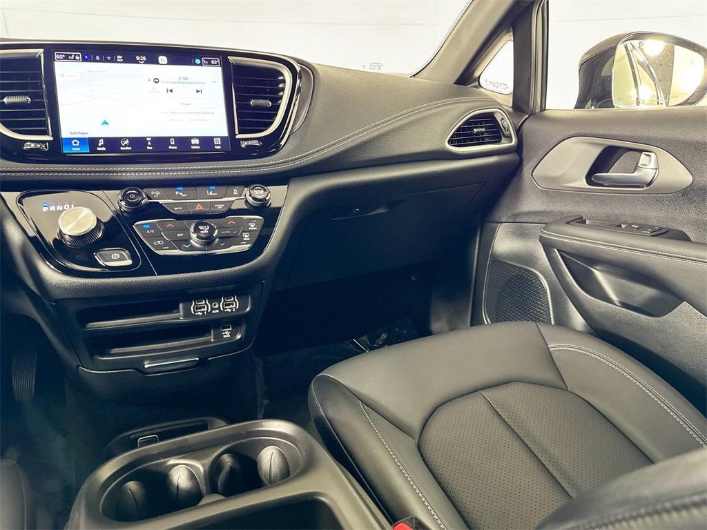 used 2025 Chrysler Pacifica Hybrid car, priced at $33,497