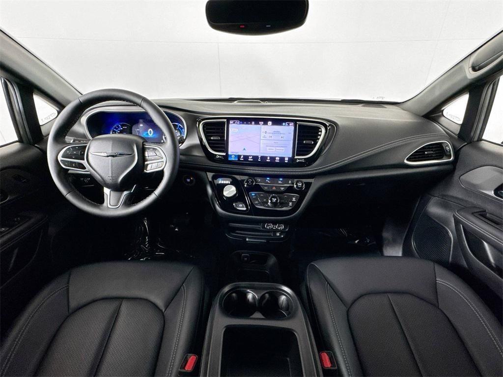 used 2025 Chrysler Pacifica Hybrid car, priced at $33,497